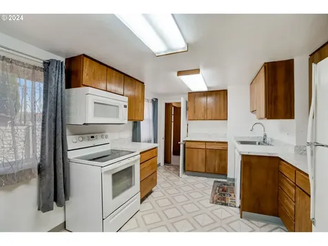 4963 SE Bybee Boulevard Portland OR 97206