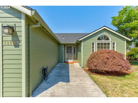 19209 Miles Street Oregon City OR 97045