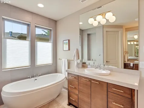 915 Cedar Street Lake Oswego OR 97034