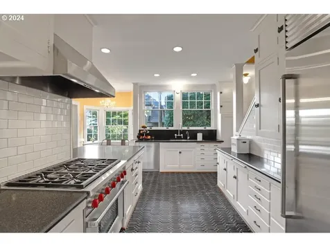 3022 NW Quimby Street Portland OR 97210