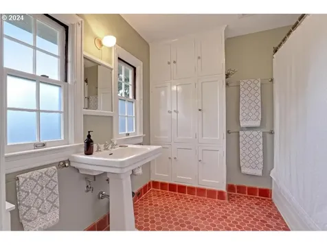 3022 NW Quimby Street Portland OR 97210