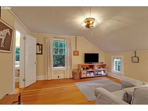 3022 NW Quimby Street Portland OR 97210