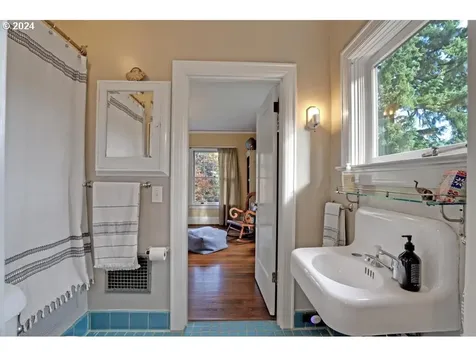 3022 NW Quimby Street Portland OR 97210