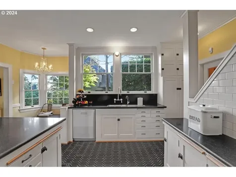 3022 NW Quimby Street Portland OR 97210