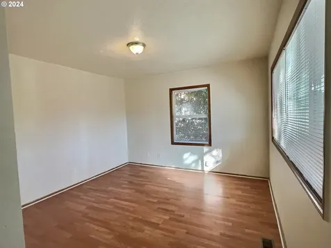 4713 N Commercial Avenue Portland OR 97217