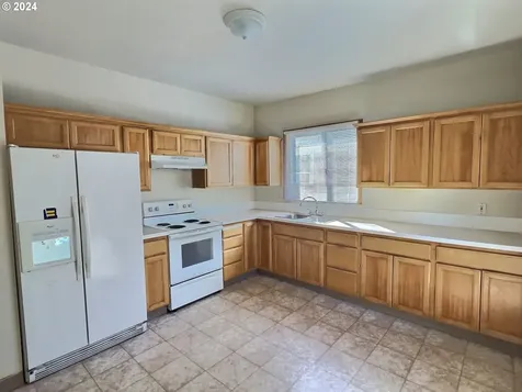 4713 N Commercial Avenue Portland OR 97217