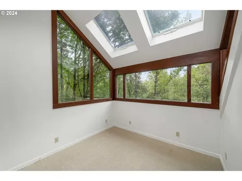 4481 SW Fairview Circus Portland OR 97221