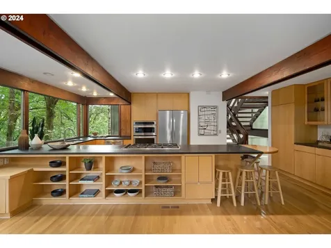 4481 SW Fairview Circus Portland OR 97221