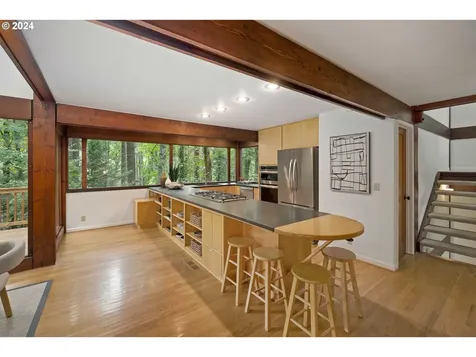 4481 SW Fairview Circus Portland OR 97221