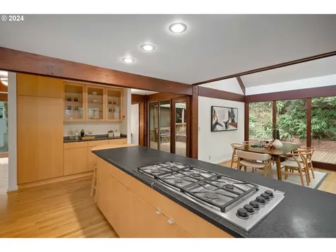 4481 SW Fairview Circus Portland OR 97221