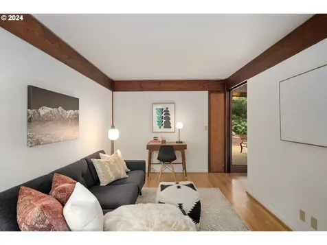 4481 SW Fairview Circus Portland OR 97221