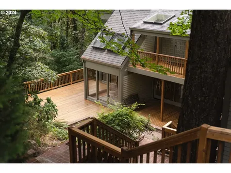 4481 SW Fairview Circus Portland OR 97221