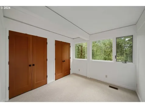 4481 SW Fairview Circus Portland OR 97221