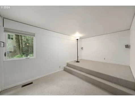 4481 SW Fairview Circus Portland OR 97221