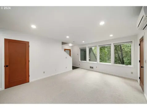 4481 SW Fairview Circus Portland OR 97221