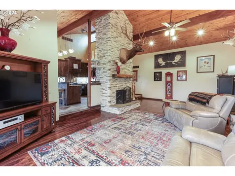 2500 Belmont Drive Hood River OR 97031