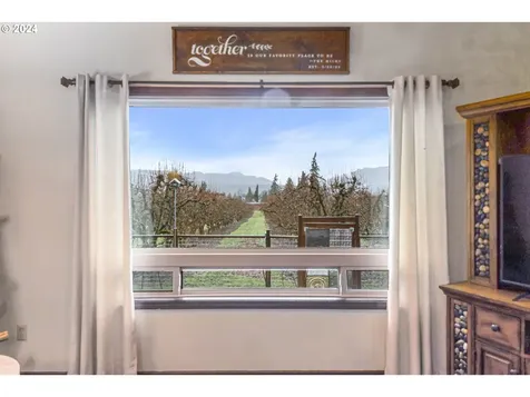 2500 Belmont Drive Hood River OR 97031