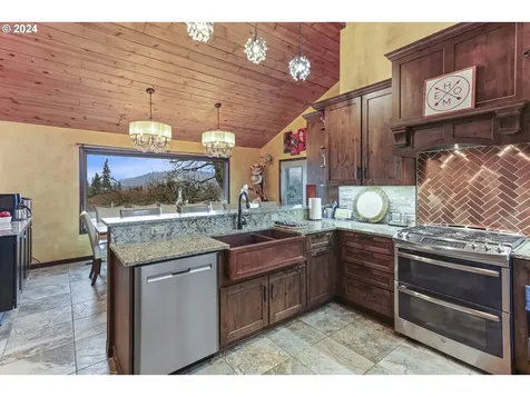 2500 Belmont Drive Hood River OR 97031