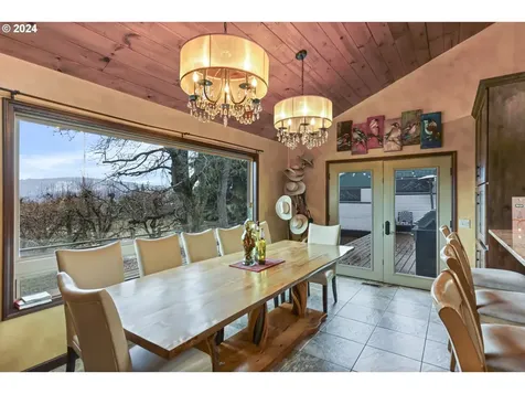 2500 Belmont Drive Hood River OR 97031