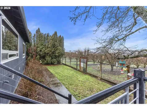2500 Belmont Drive Hood River OR 97031