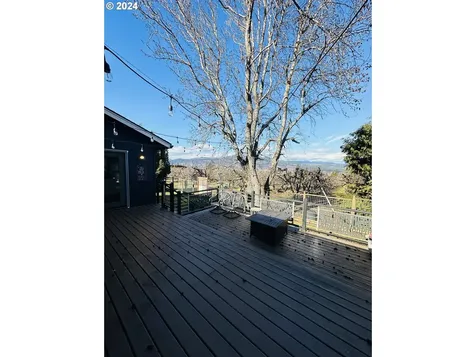 2500 Belmont Drive Hood River OR 97031