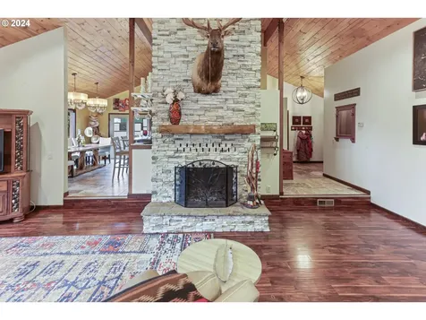 2500 Belmont Drive Hood River OR 97031