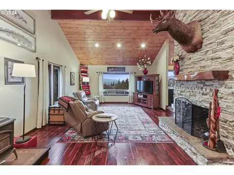 2500 Belmont Drive Hood River OR 97031