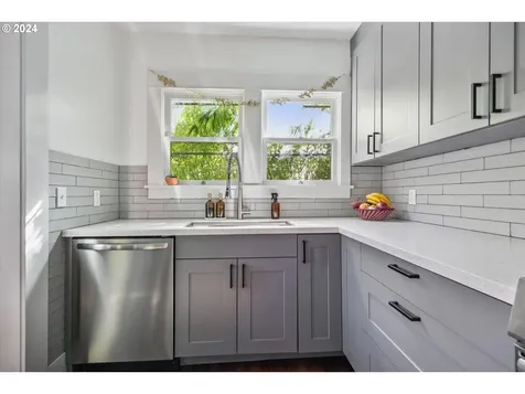 7533 N Chatham Avenue Portland OR 97217