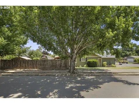1495 Sw Apperson Street Mcminnville OR 97128