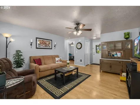 1495 Sw Apperson Street Mcminnville OR 97128