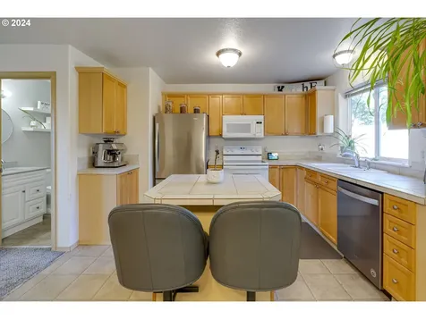 1454 Sw Binford Lake Parkway Gresham OR 97080