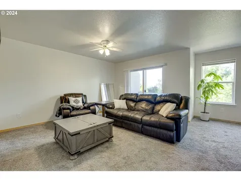 1454 Sw Binford Lake Parkway Gresham OR 97080
