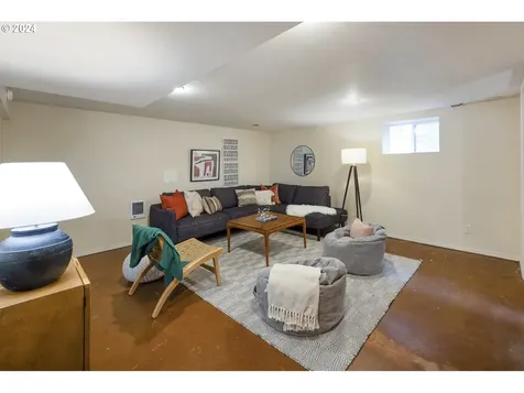 1637 N Winchell Street Portland OR 97217
