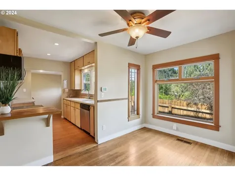 5273 Ne 23rd Avenue Portland OR 97211