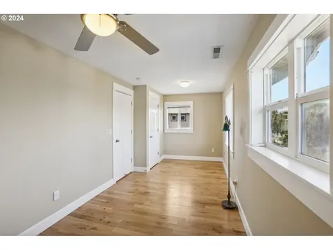 5273 Ne 23rd Avenue Portland OR 97211