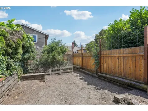 5273 Ne 23rd Avenue Portland OR 97211