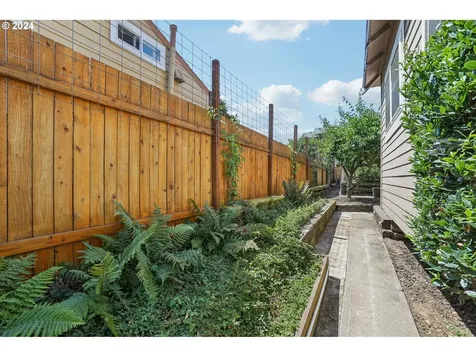 5273 Ne 23rd Avenue Portland OR 97211