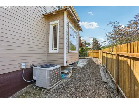 5273 Ne 23rd Avenue Portland OR 97211