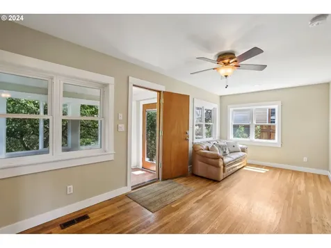 5273 Ne 23rd Avenue Portland OR 97211