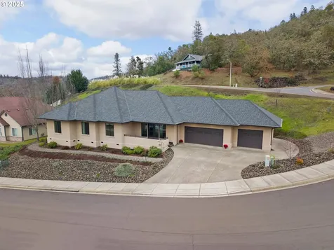 1518 NE Vista Fe Court Roseburg OR 97470