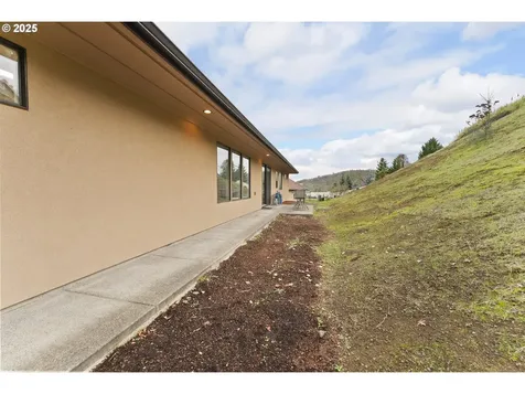 1518 NE Vista Fe Court Roseburg OR 97470