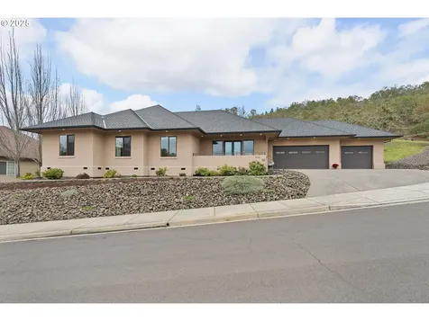 1518 NE Vista Fe Court Roseburg OR 97470