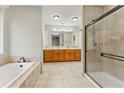 1518 NE Vista Fe Court Roseburg OR 97470