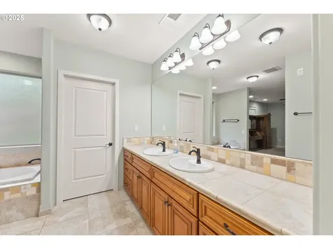 1518 NE Vista Fe Court Roseburg OR 97470