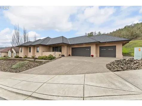 1518 NE Vista Fe Court Roseburg OR 97470