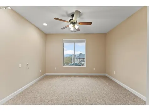 1518 NE Vista Fe Court Roseburg OR 97470