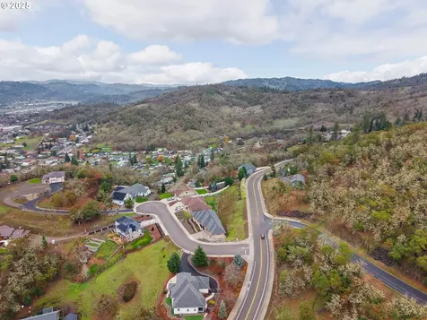 1518 NE Vista Fe Court Roseburg OR 97470