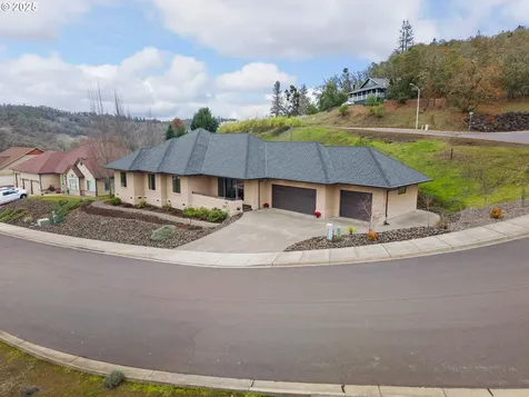 1518 NE Vista Fe Court Roseburg OR 97470
