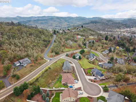 1518 NE Vista Fe Court Roseburg OR 97470