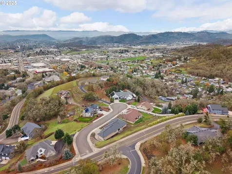 1518 NE Vista Fe Court Roseburg OR 97470